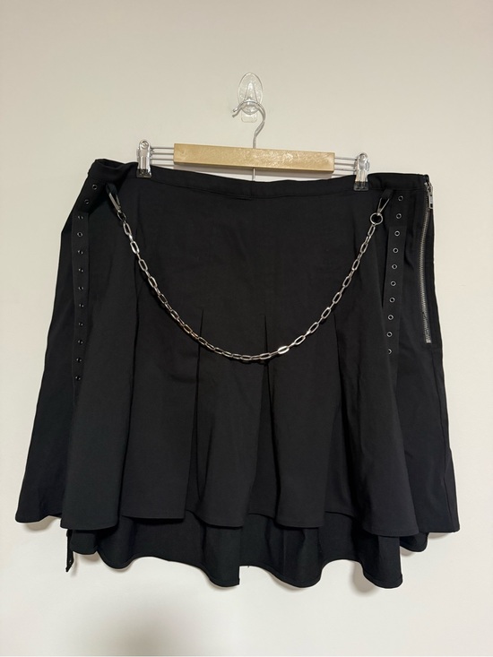 torrid Dresses & Skirts - Torrid Nightfall Black Pleated Metal Detail Mini Skirt Size 20 Goth Punk NWT